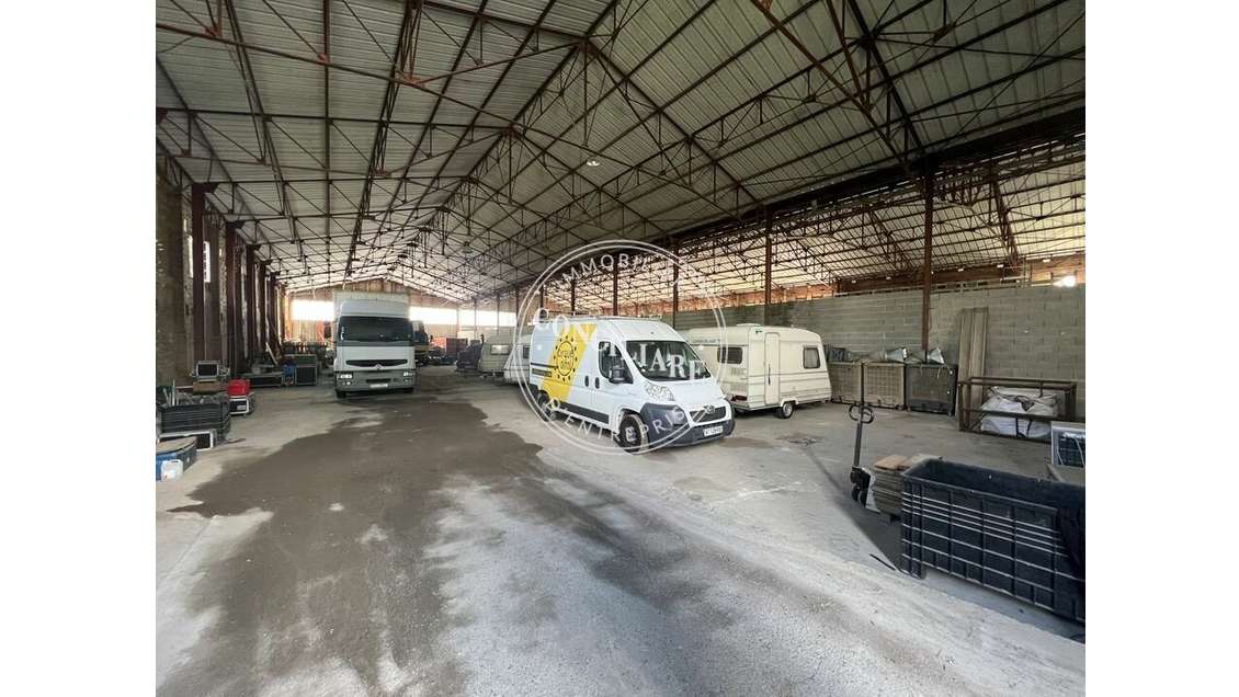 A louer entrepôt 1000m² Muret proche centre-ville