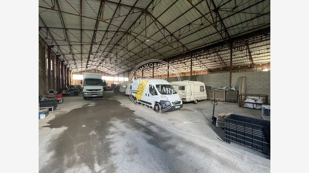 Entrepôt de 1000m² à louer à Muret prox centre