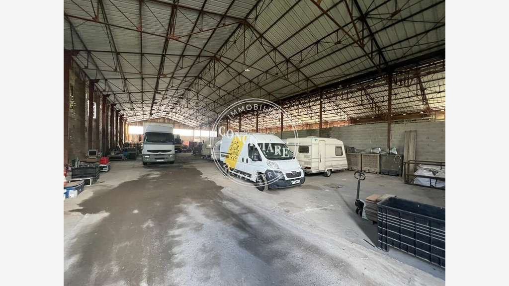 Entrepôt de 1000m² à louer à Muret prox centre