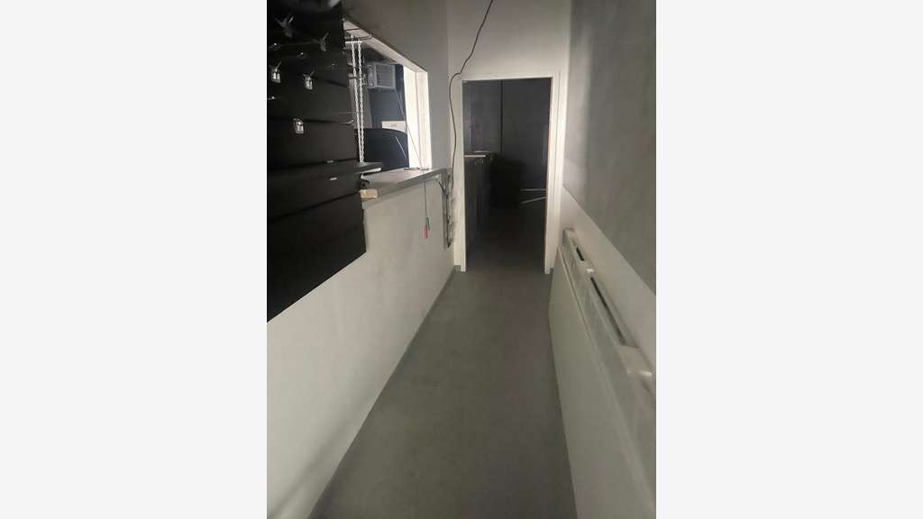 Cellule d'activité 93m² au pied de l'A86 Nanterre