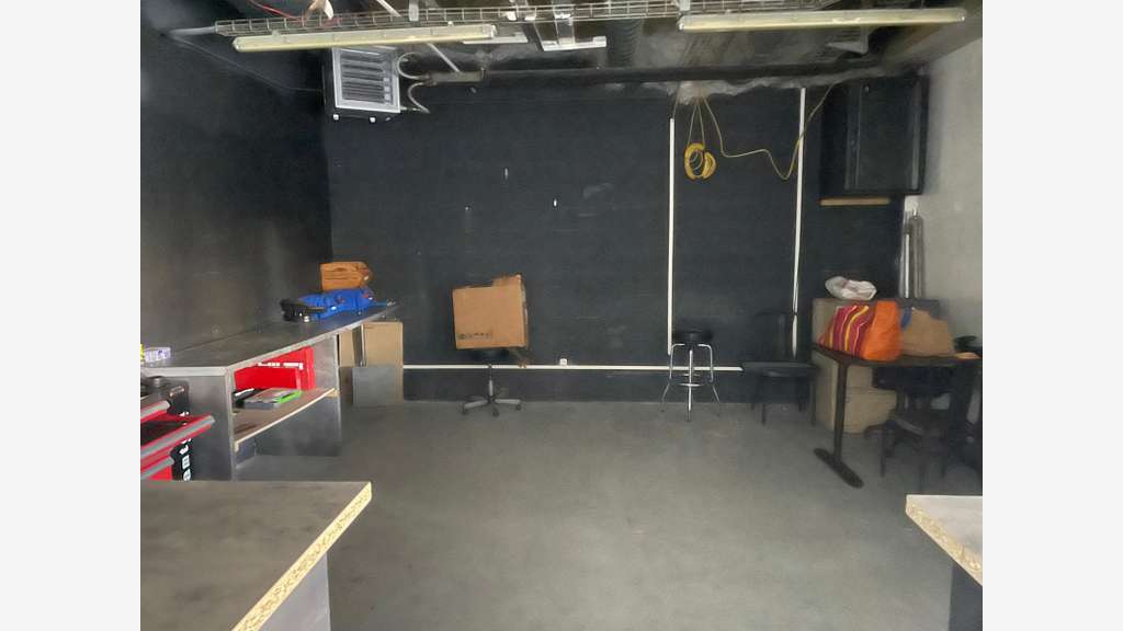 Cellule d'activité 93m² au pied de l'A86 Nanterre