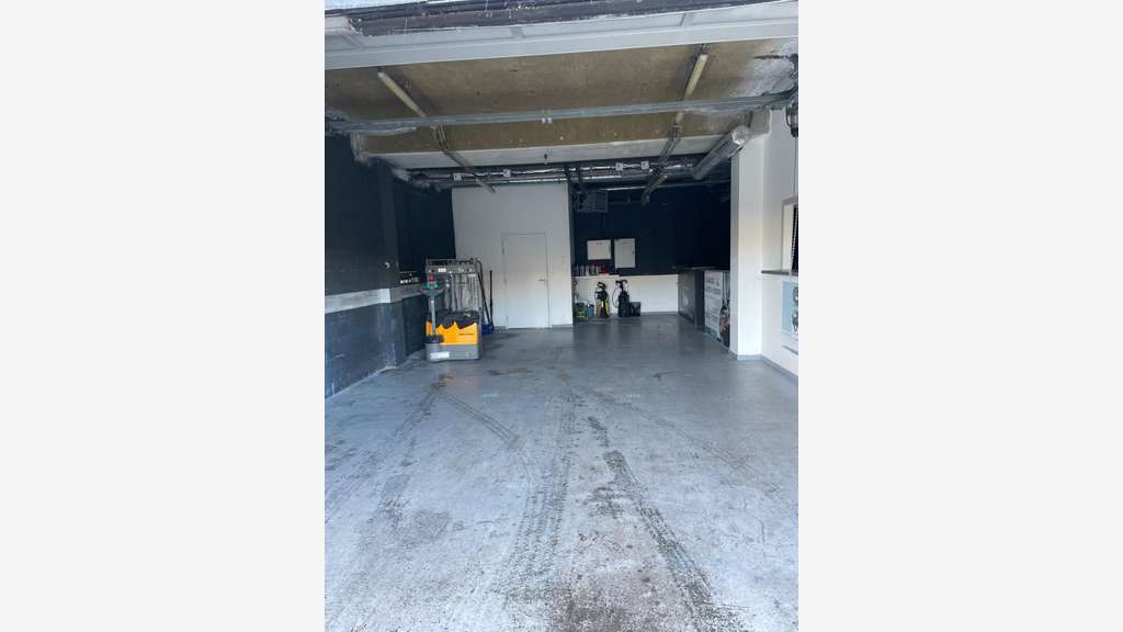 Cellule d'activité 93m² au pied de l'A86 Nanterre