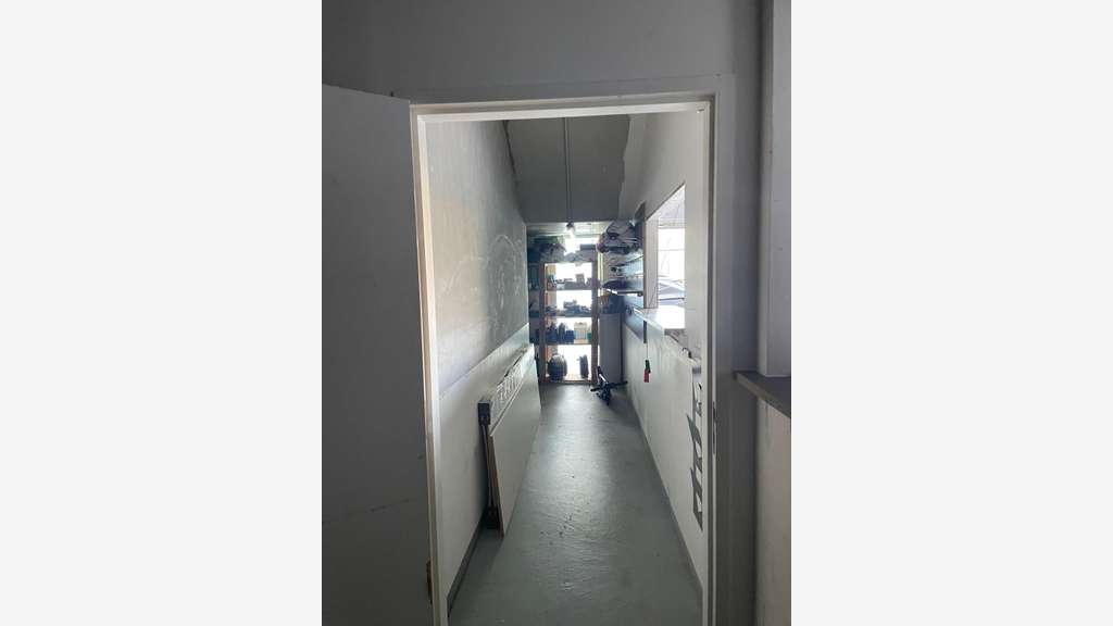 Cellule d'activité 93m² au pied de l'A86 Nanterre