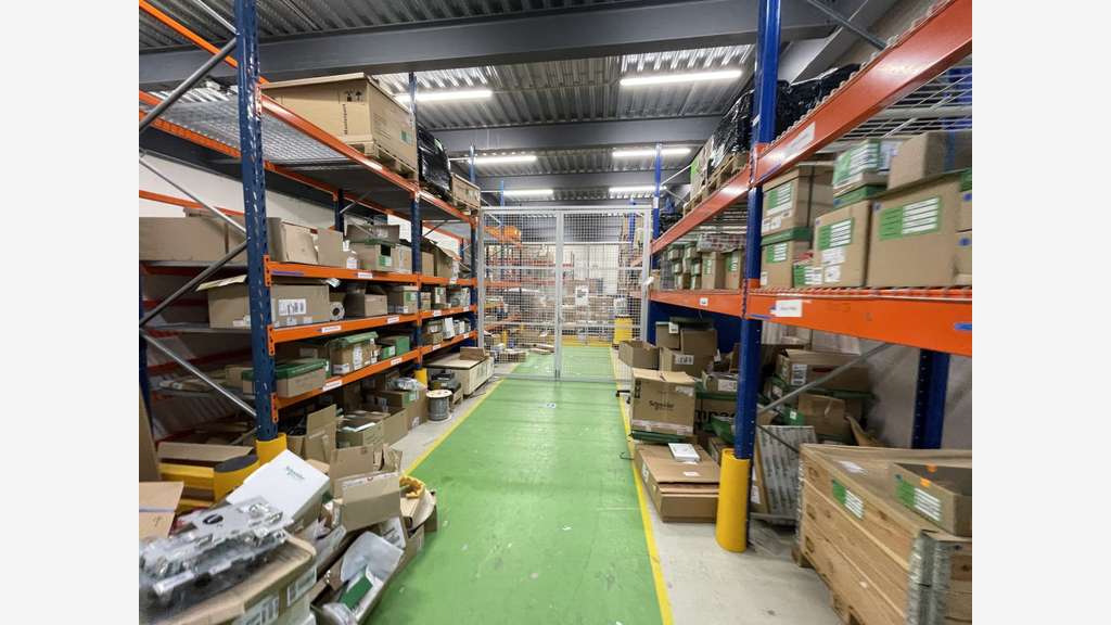 Local 700m² à Nanterre Zone des Guillerais A86 