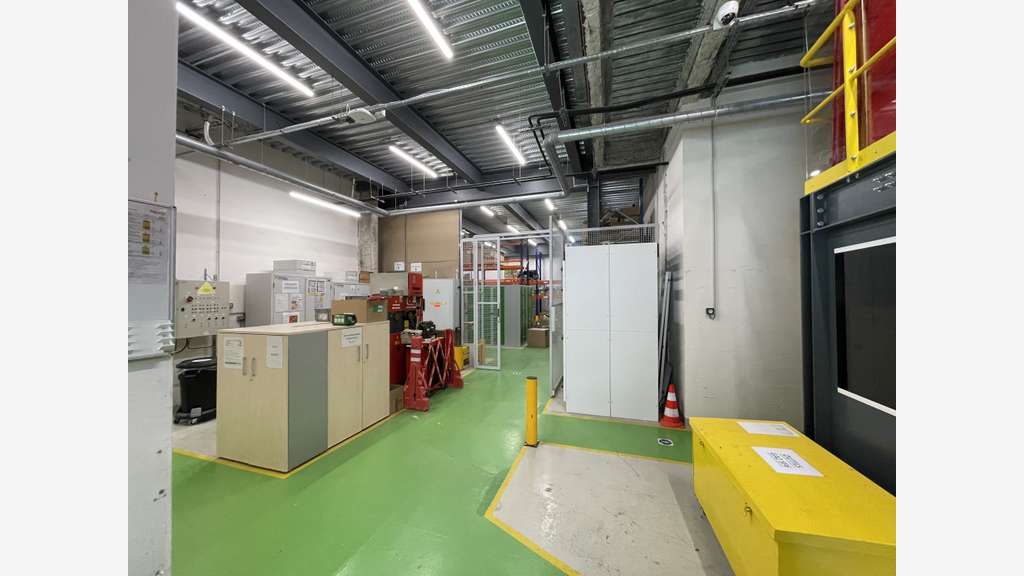 Local 700m² à Nanterre Zone des Guillerais A86 