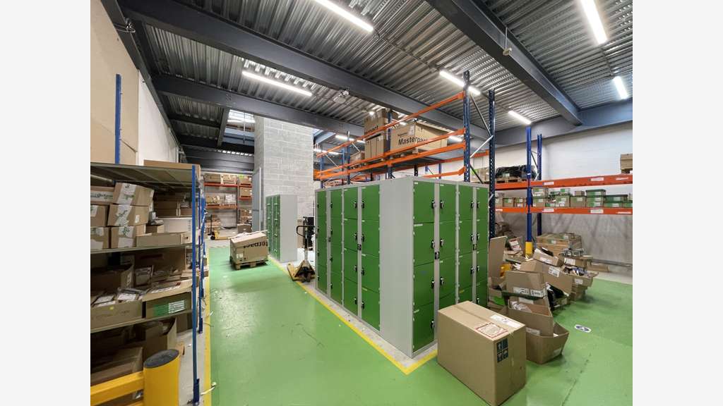 Local 700m² à Nanterre Zone des Guillerais A86 