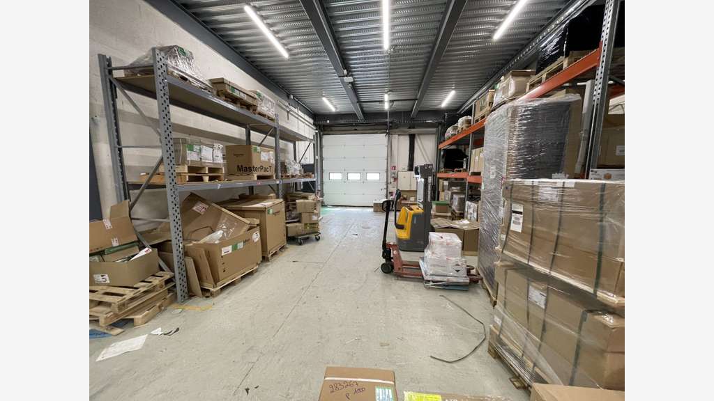 Local 700m² à Nanterre Zone des Guillerais A86 