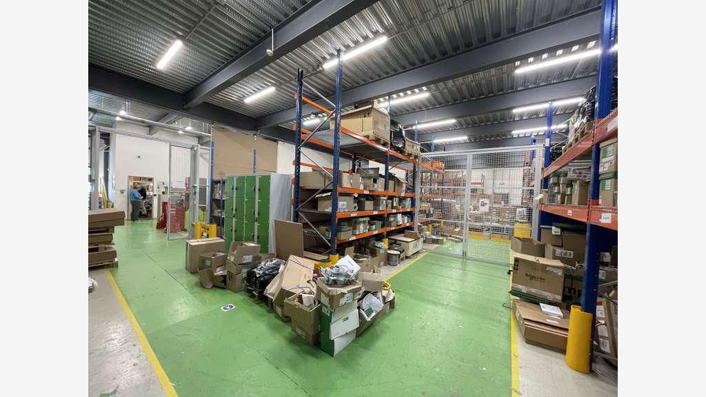 Local 700m² à Nanterre Zone des Guillerais A86 