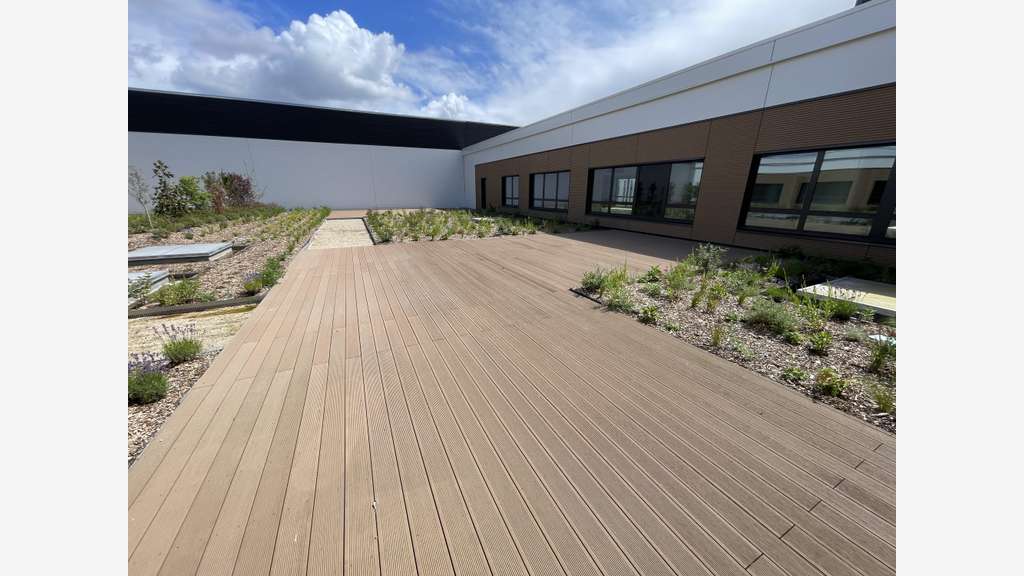 Loue local d'activité bureaux de 1800m² à Nanterre