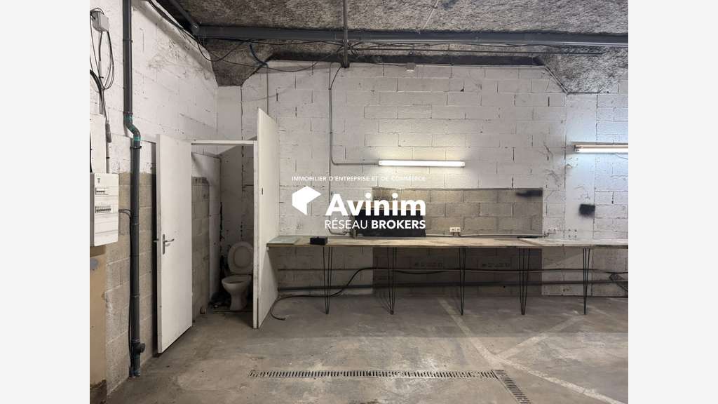 A louer local de stockage 150m² à Nanterre A86
