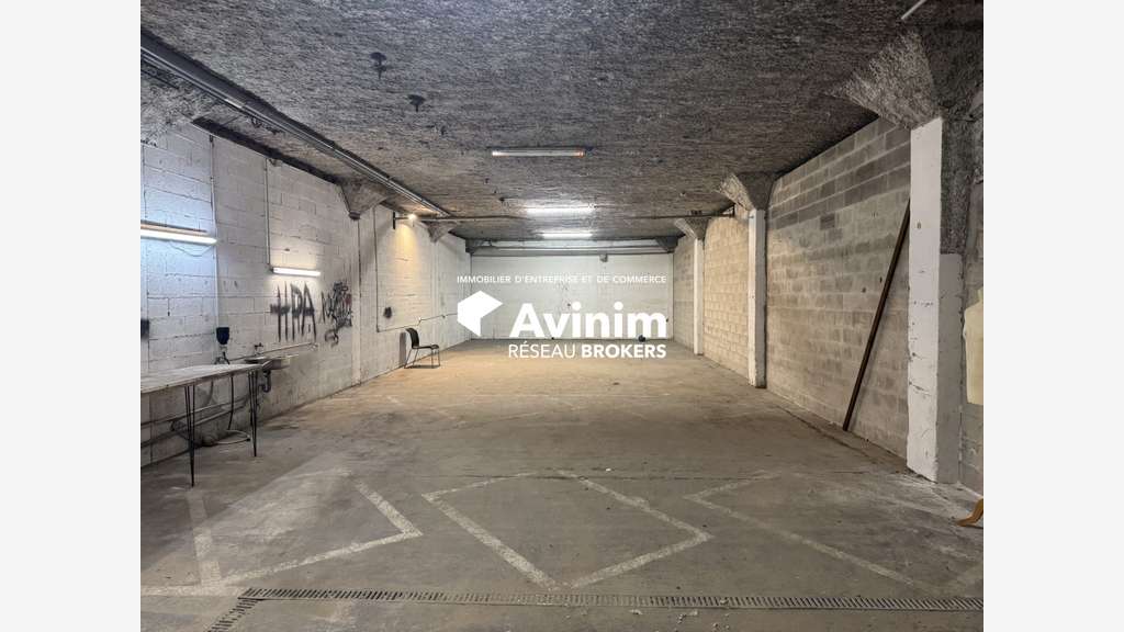 A louer local de stockage 150m² à Nanterre A86