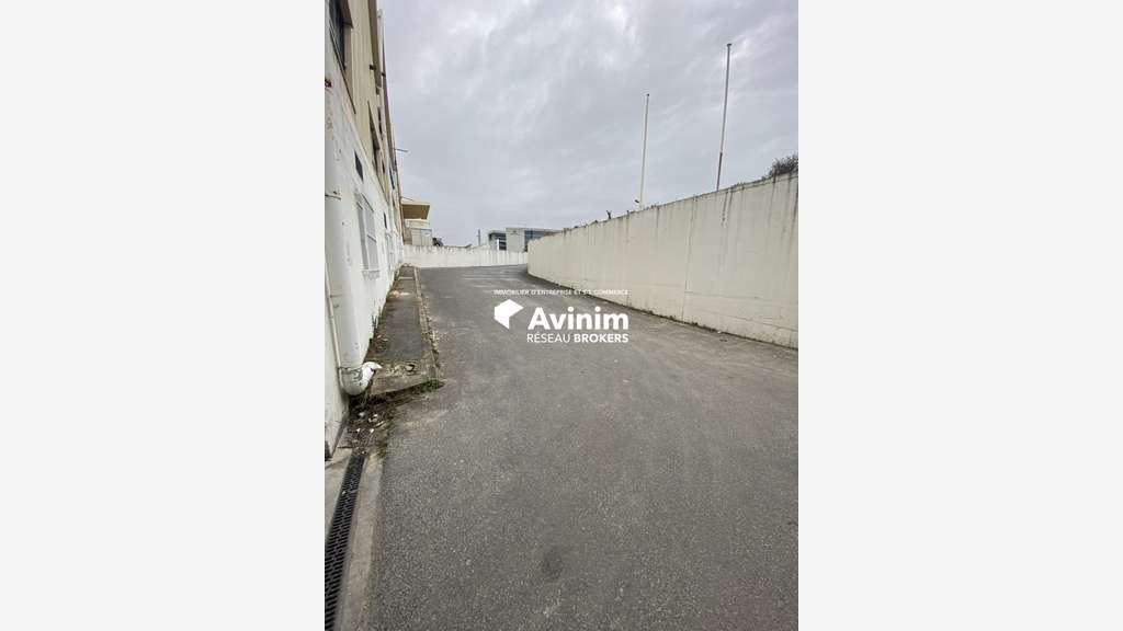 A louer local de stockage 150m² à Nanterre A86