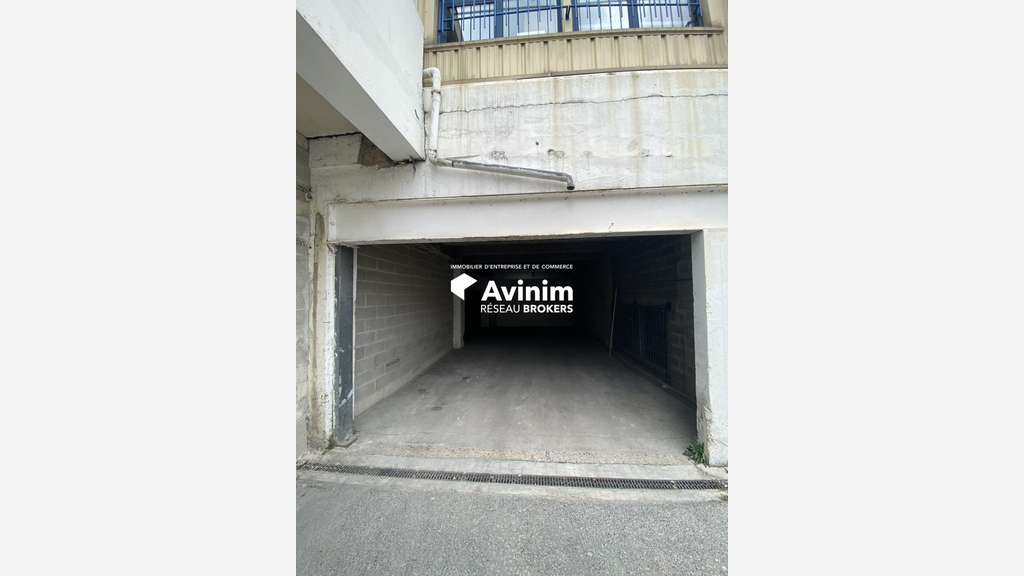 A louer local de stockage 150m² à Nanterre A86