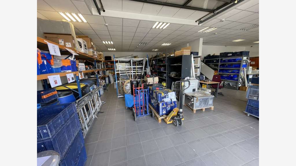 Loue local d'activité 1130m² à Nanterre Guillerais