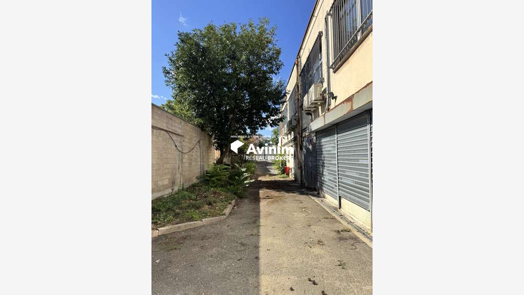 A louer entrepôt stockage 300m² à Nanterre
