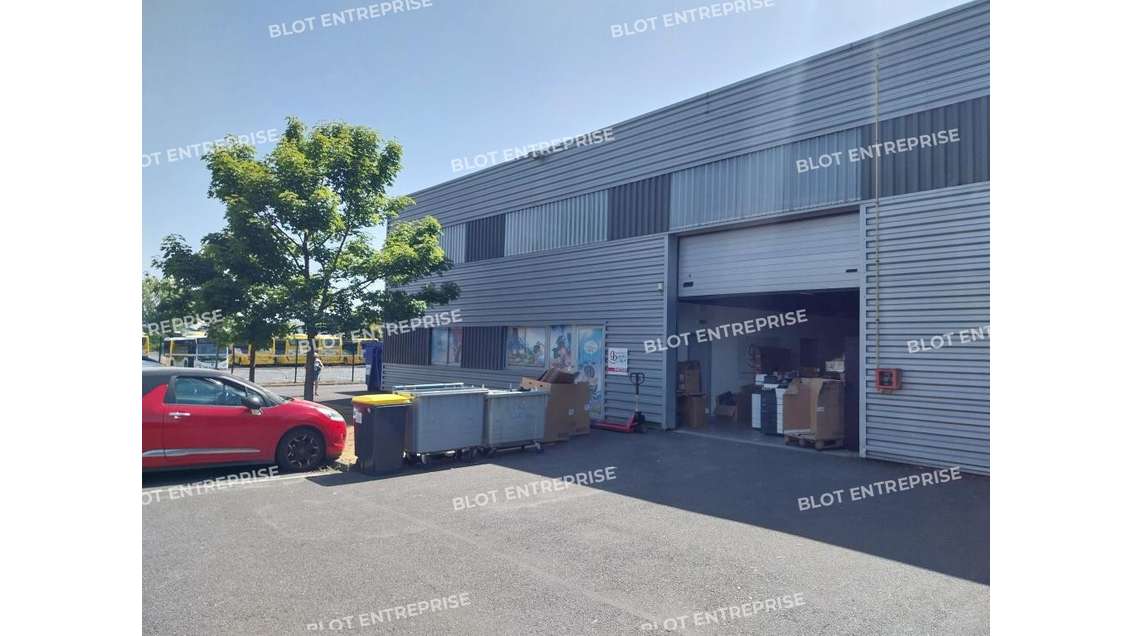 A louer locaux activités 491m² Nant'Est Entreprise