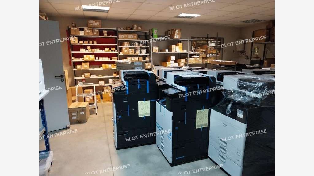 A louer locaux activités 491m² Nant'Est Entreprise