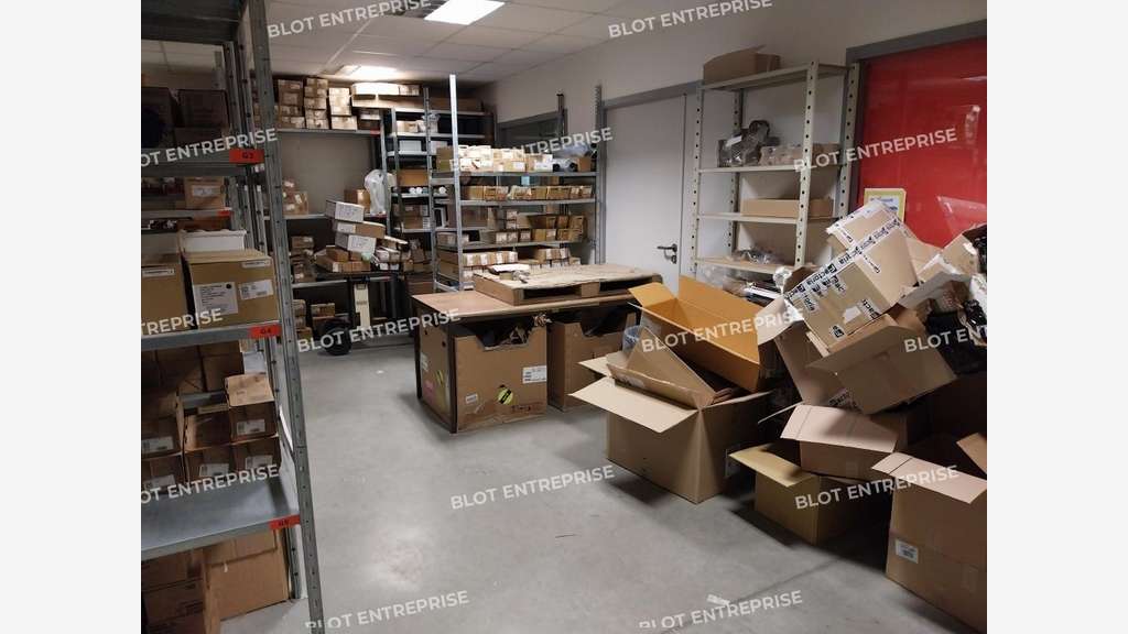 A louer locaux activités 491m² Nant'Est Entreprise