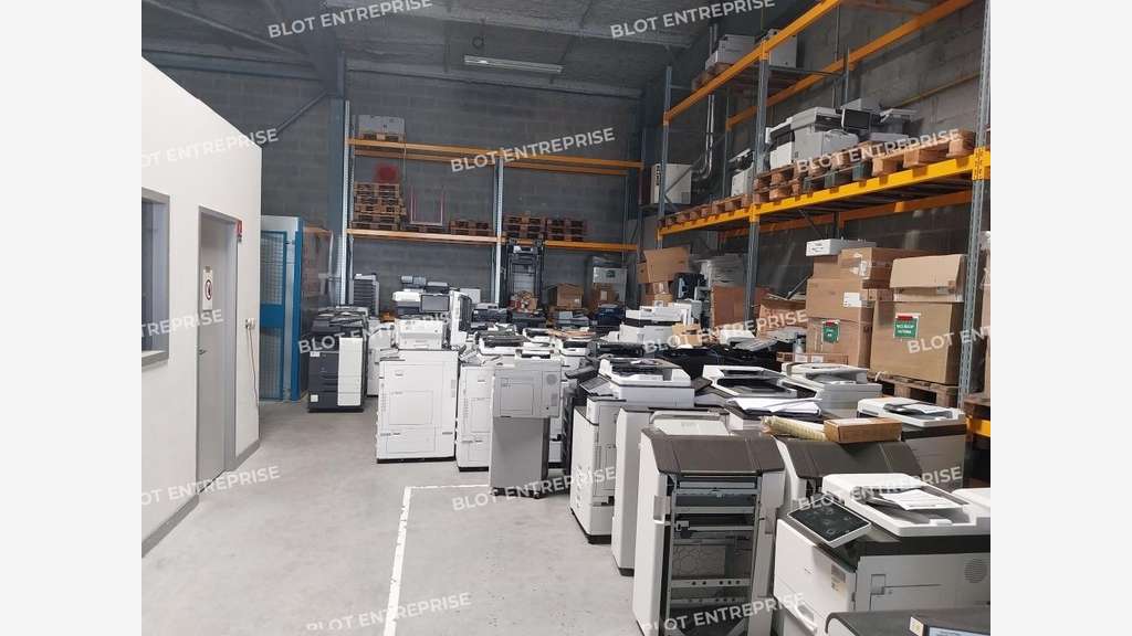 A louer locaux activités 491m² Nant'Est Entreprise