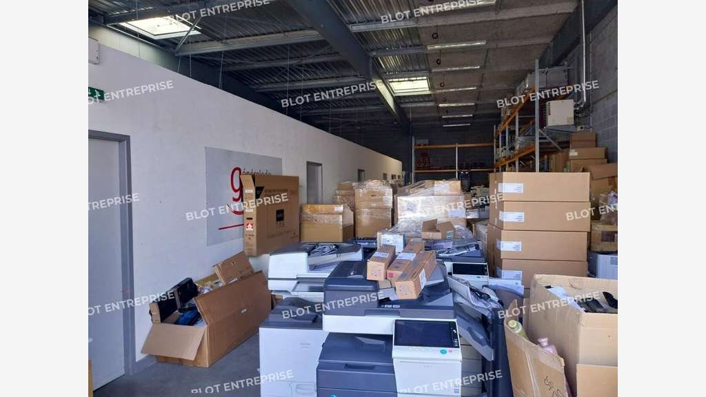 A louer locaux activités 491m² Nant'Est Entreprise