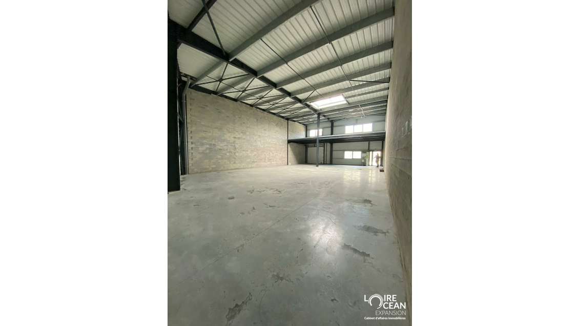 A louer local d'activité neuf 329m² Nantes Sud