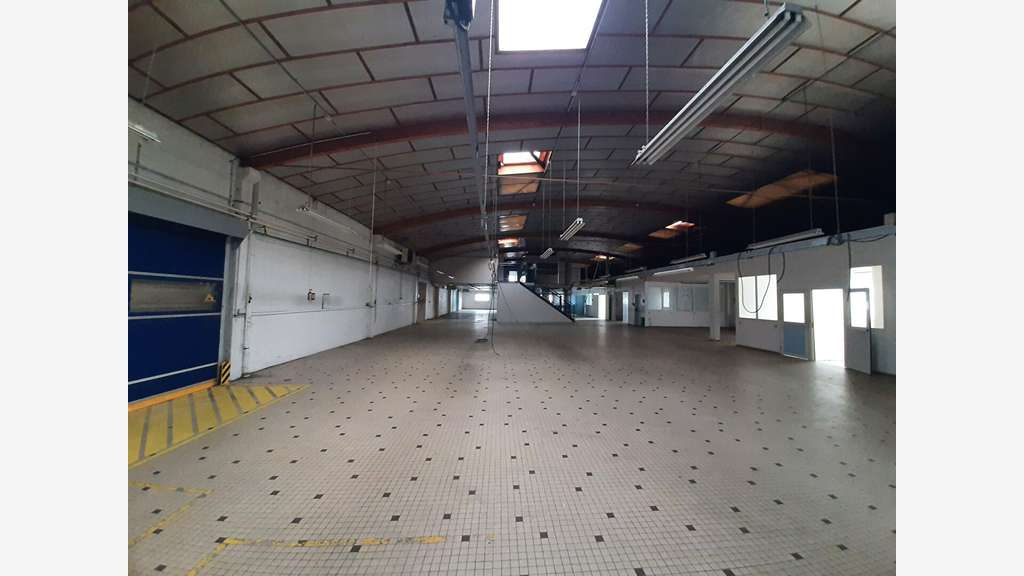 A louer local d'activité 1000m² ZA Nantes Est