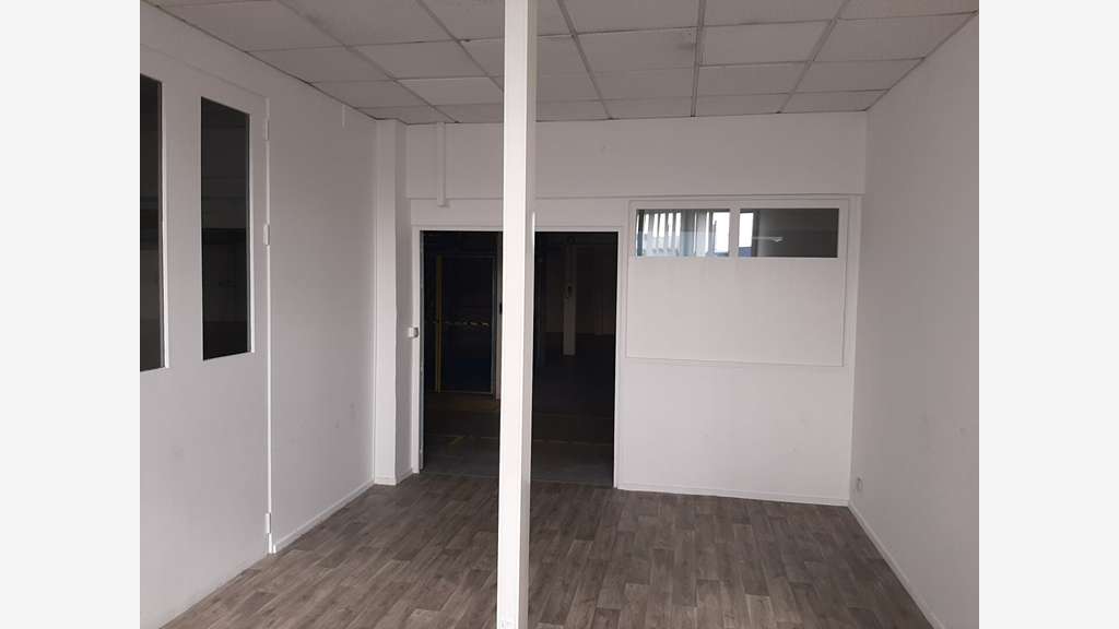 A louer local d'activité 1000m² ZA Nantes Est