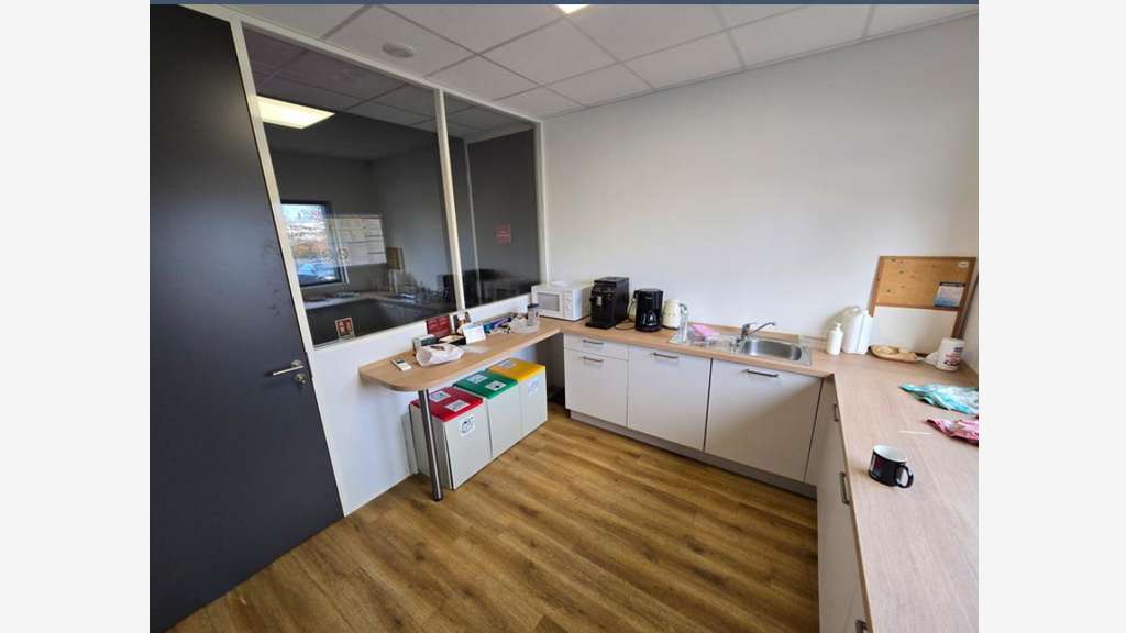 A louer local d'activité de 1250m² à Nantes Est