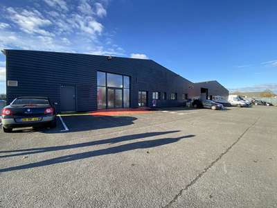 A louer local d'activité de 1250m² à Nantes Est