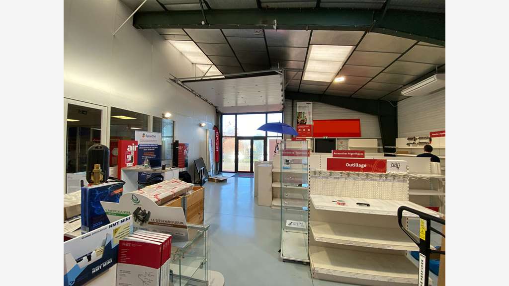 A louer local d'activité de 1250m² à Nantes Est