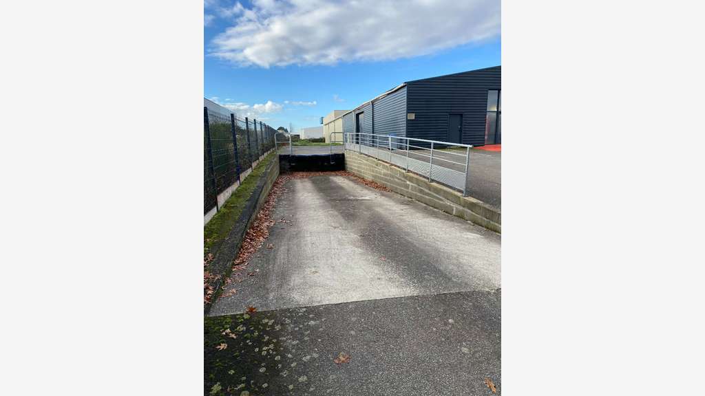 A louer local d'activité de 1250m² à Nantes Est