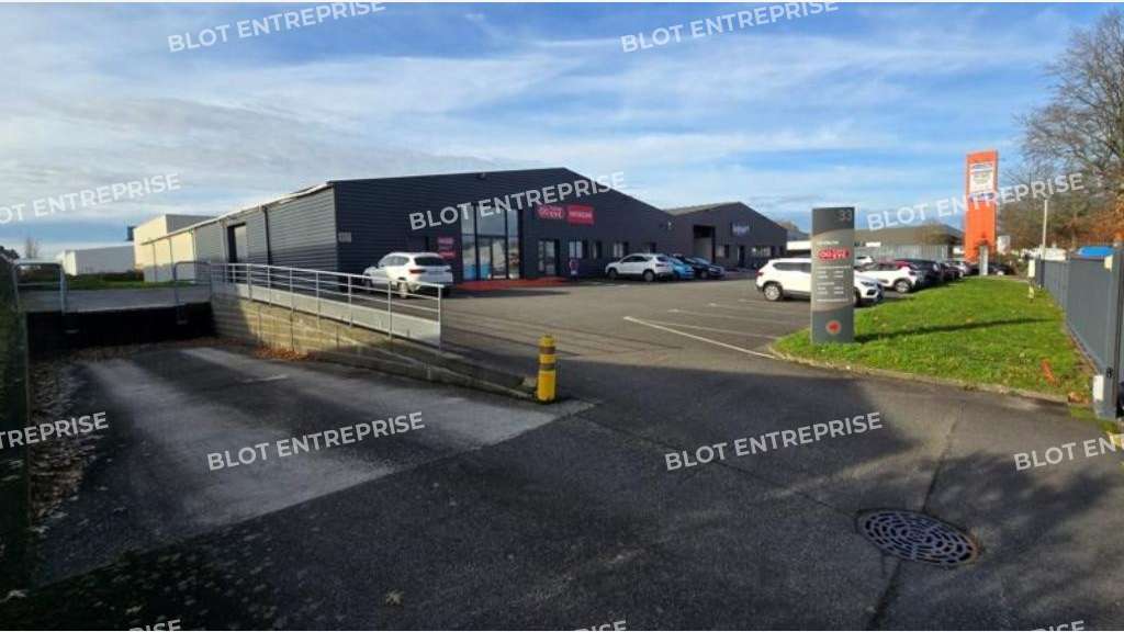 A louer locaux d'activités 1250m² Zone Nant'Est