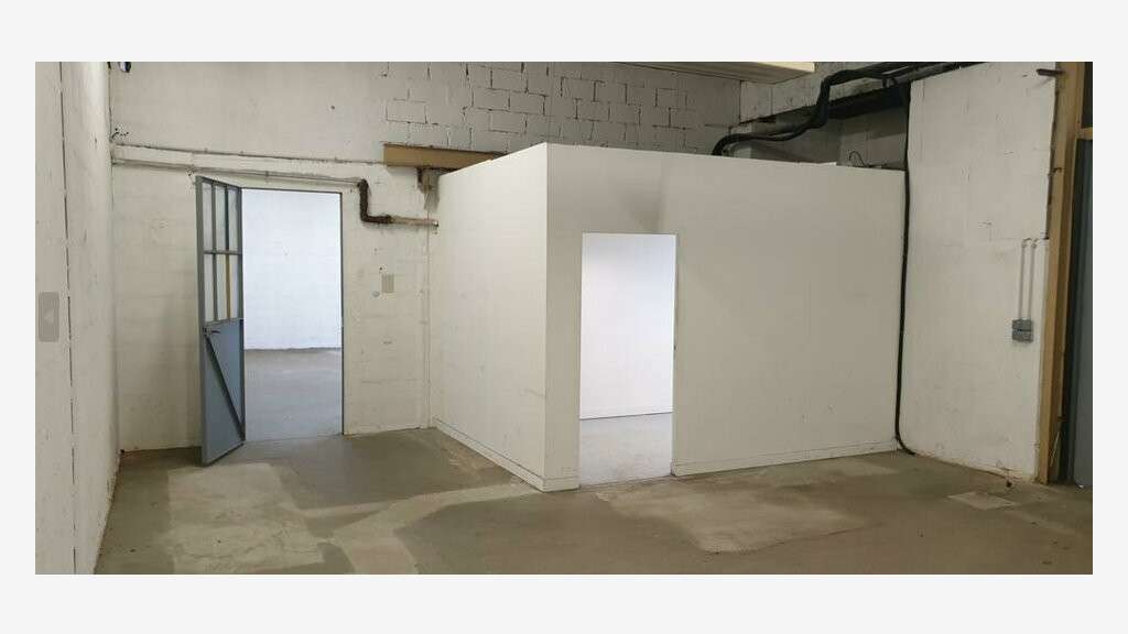 A louer entrepôt 140m² à Saint-Sébastien-sur-Loire