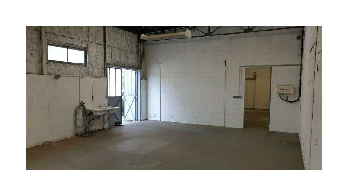 A louer entrepôt 140m² à Saint-Sébastien-sur-Loire