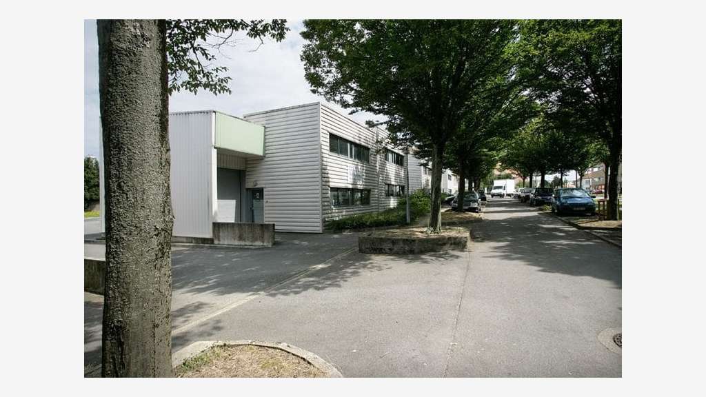 À louer locaux d'activités de 127 à 137m² à Nantes