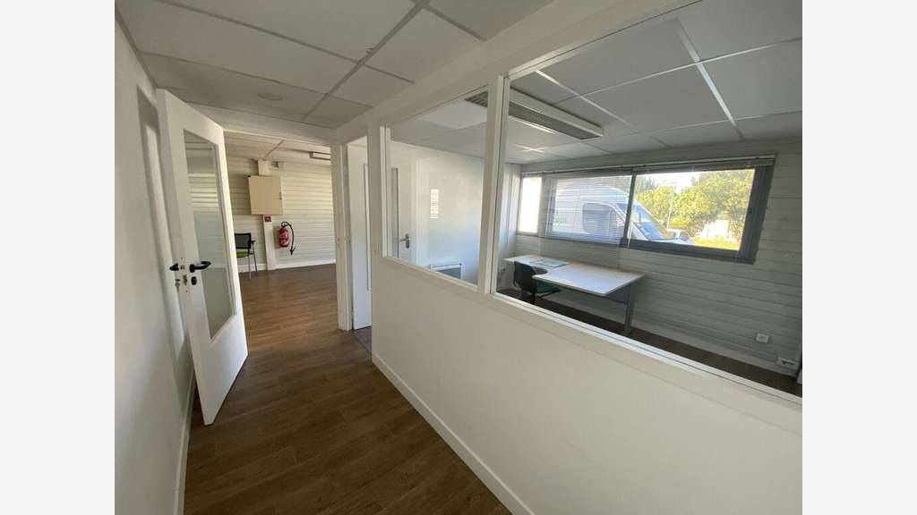 À louer locaux d'activités de 127 à 137m² à Nantes
