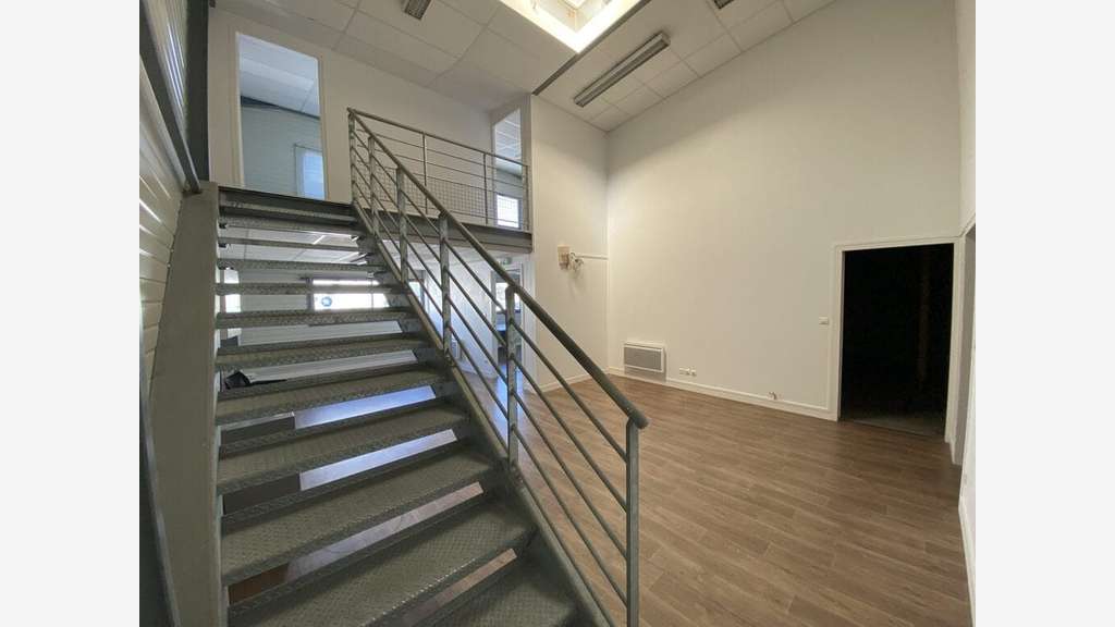 À louer locaux d'activités de 127 à 137m² à Nantes