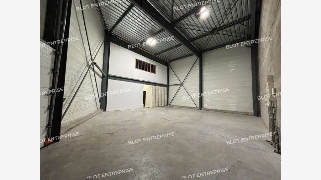 A louer locaux d'activités récent 526m² à Nantes