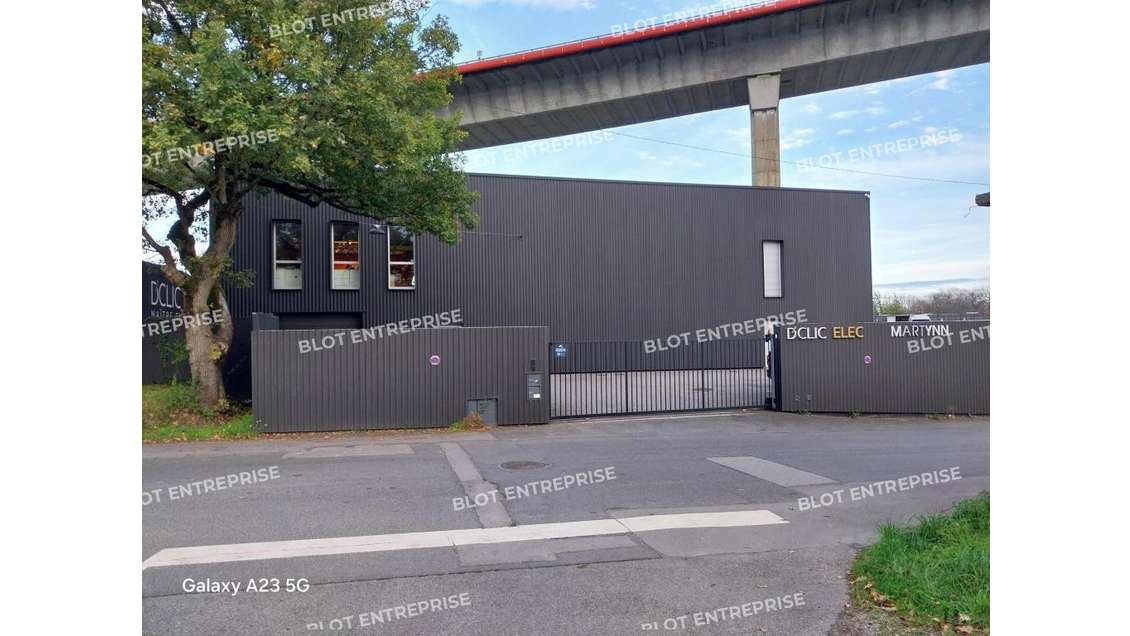 À LOUER - LOCAUX D'ACTIVITÉS - 526 M² - NANTES