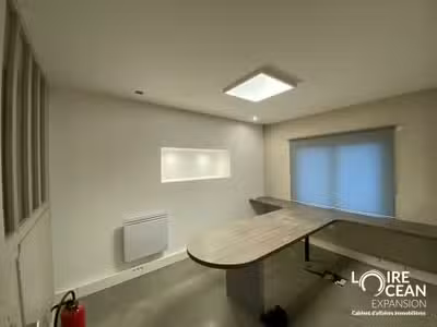 A louer local activité bureaux 365m² Sud Nantes
