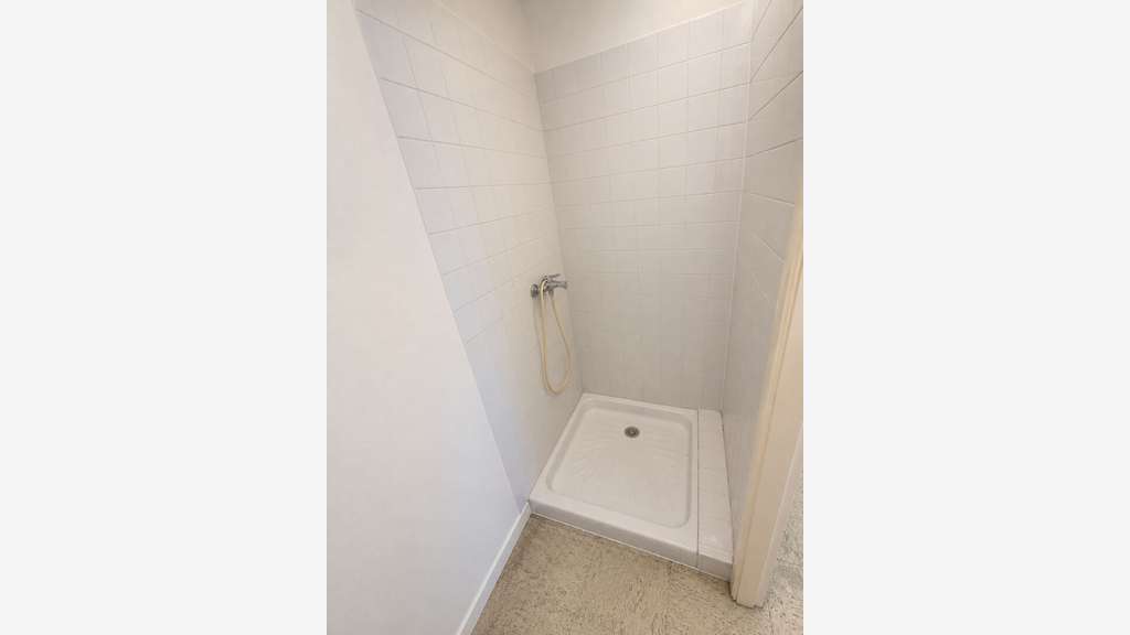 A LOUER : Local d'activité 195 m2 ou 160 m2 -