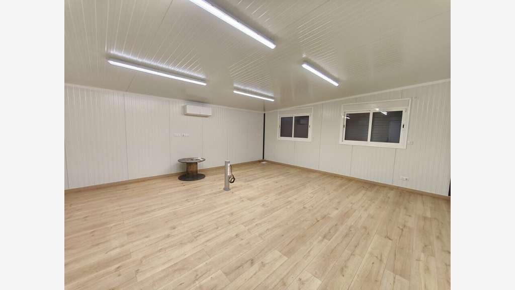 Local d'activité récent 670m² à louer à Narrosse