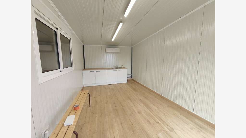 Local d'activité récent 670m² à louer à Narrosse