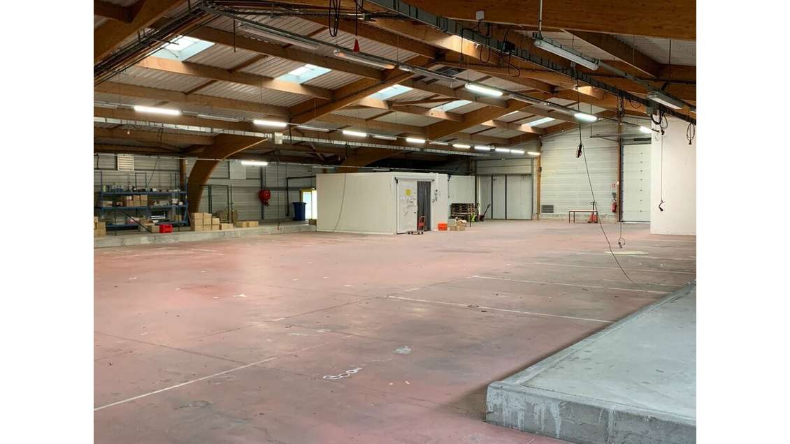 A louer local 1812m² ZI Nersac accès RN141 RN10