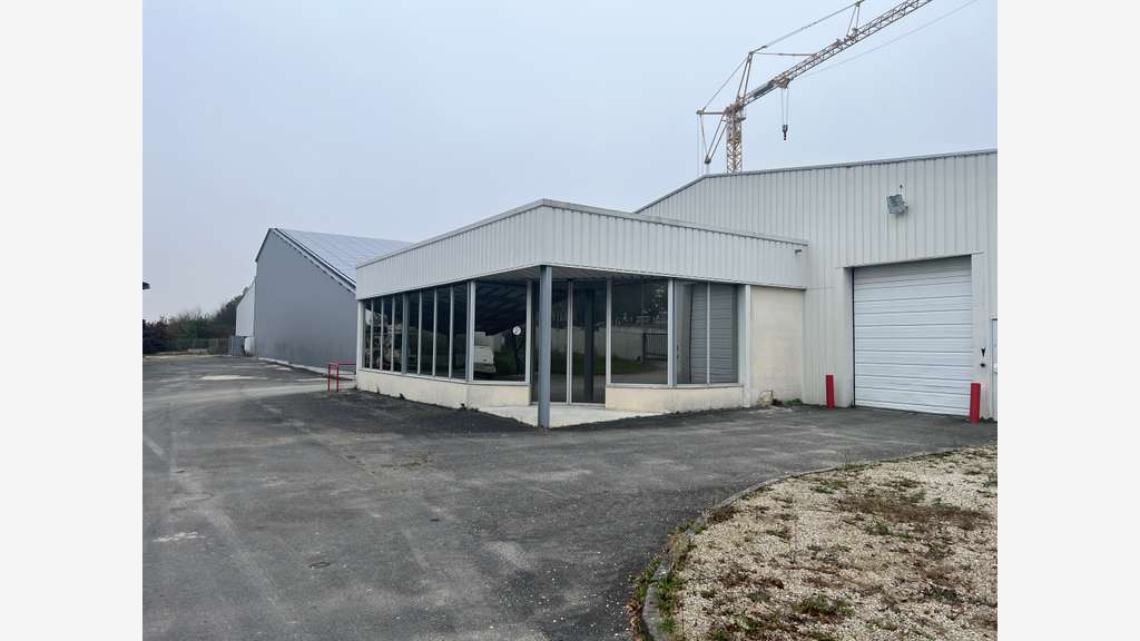 A louer local activité 840m² en ZI à Nersac