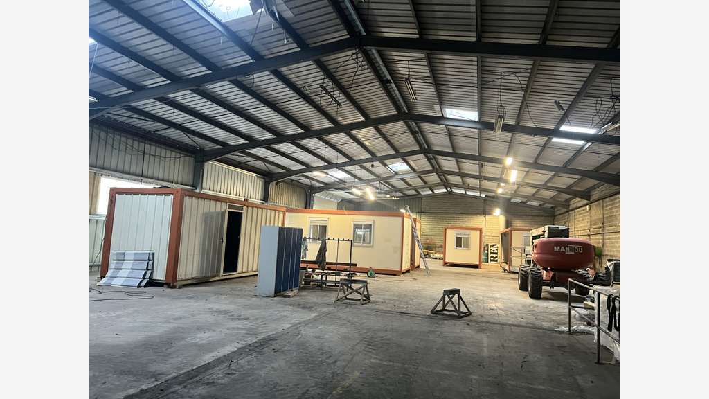A louer local activité 840m² en ZI à Nersac