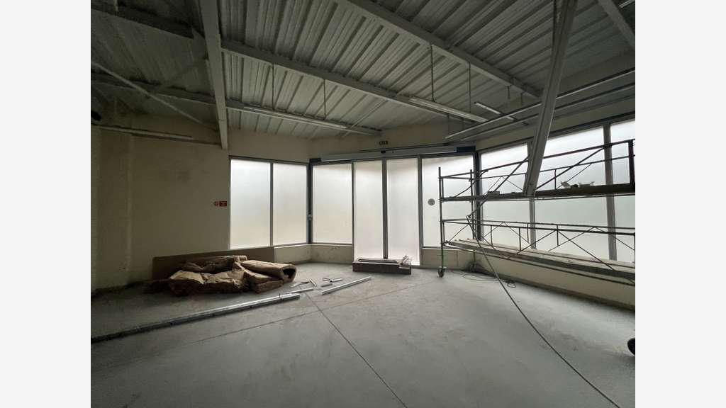 A louer local activité 840m² en ZI à Nersac
