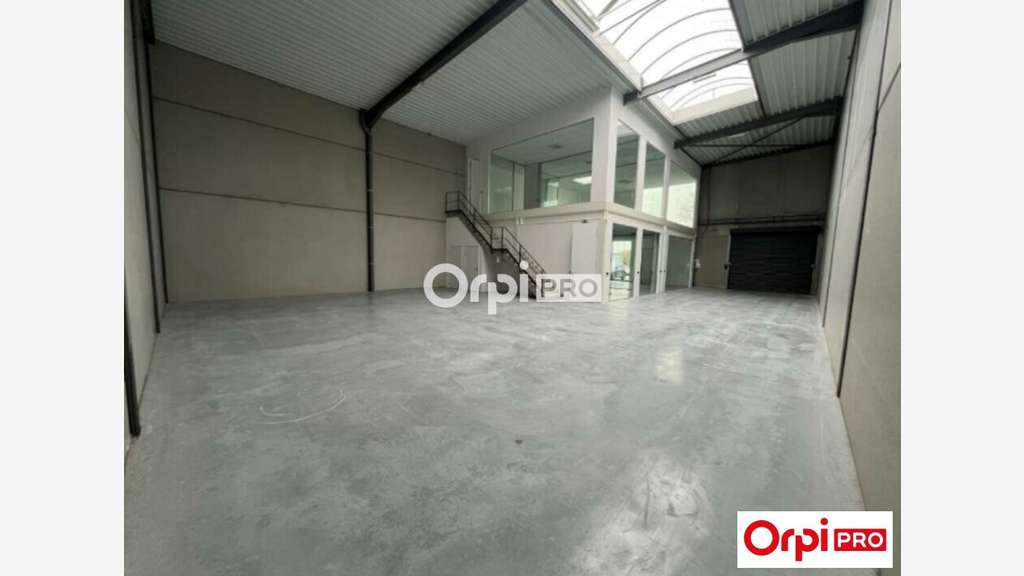 Loue local d'activité 527m² za Neuville en-Ferrain