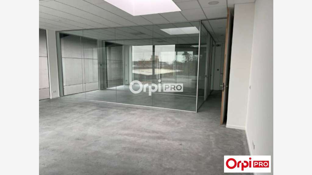 Loue local d'activité 527m² za Neuville en-Ferrain