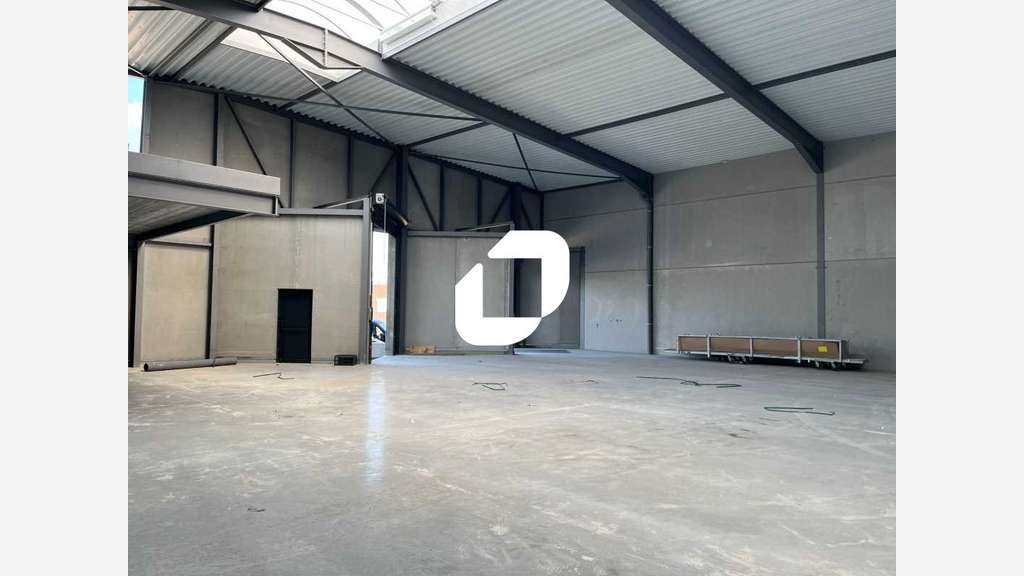 A louer Local d'activité 947m² Neuville en ferrain